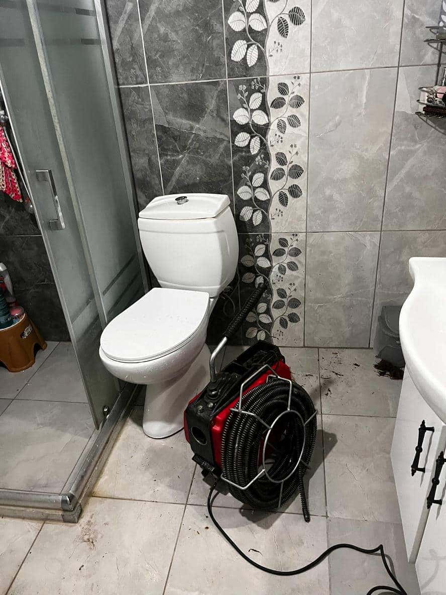 Klozet yaninda gider acma makinesi | Pimaş Yıkama | Antalya Su Tesisat