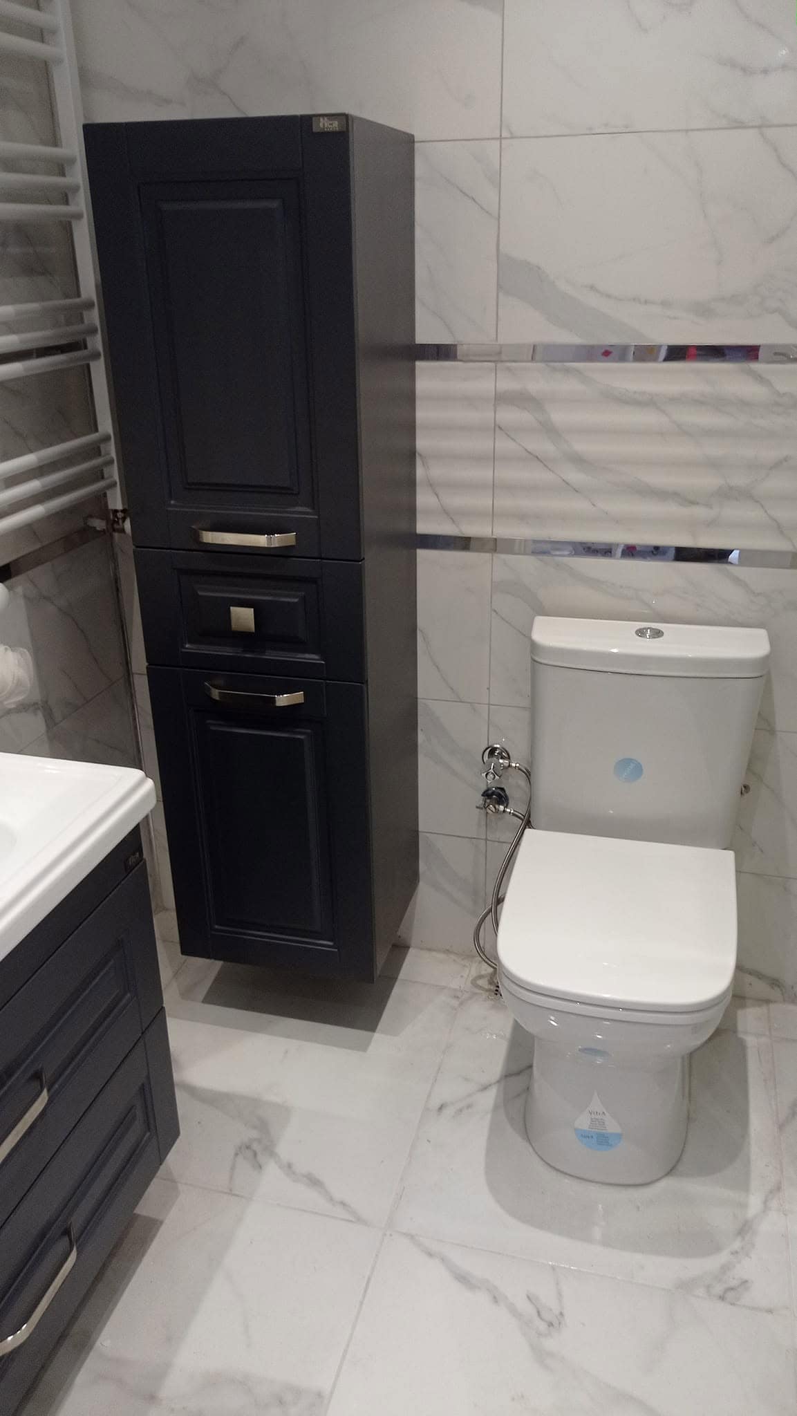 Modern siyah beyaz banyo | Su Tesisatı Rehberi ve Blog | Antalya Su Tesisat